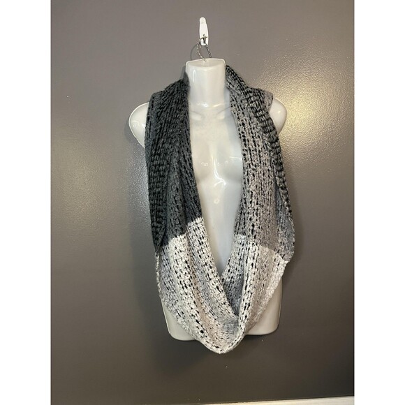 Pins and Needles Scarf Womens One Size Gray Black White Ombre Infinity Cowl Knit - Picture 1 of 8